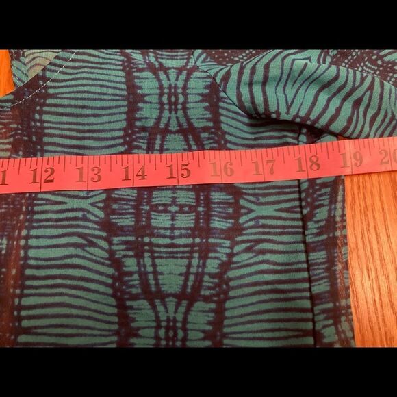 Freebird Sheer scoop-necked Top - Picture 6 of 7